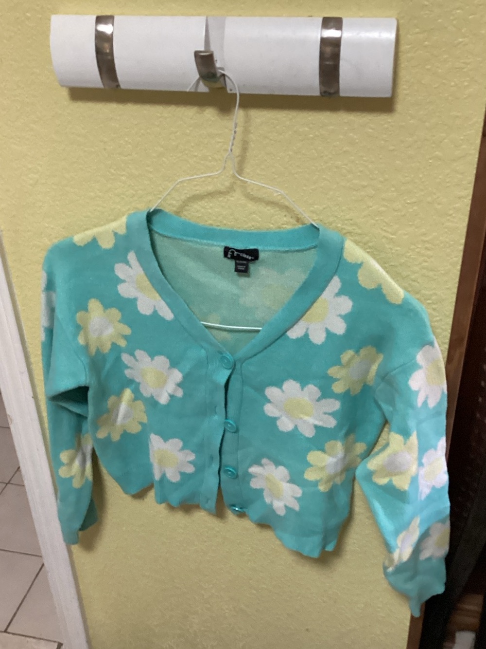 Forever 21 Aqua Floral Cropped Cardigan with White & Pale Yellow Daisies